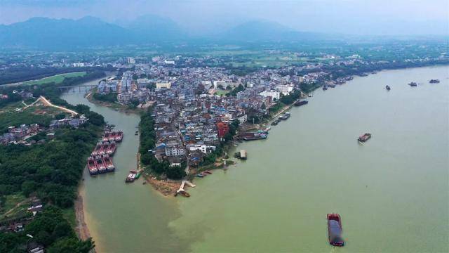 江口镇位于桂平市东北部,东经110°12′,北纬23°35′,东,北与平南县