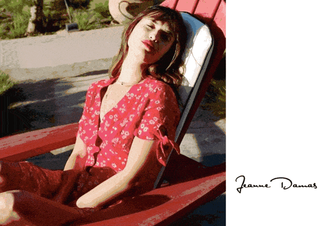 中长款除了  能遮挡腿部的肉肉以外,还能增添几分淑女气息,让人更显