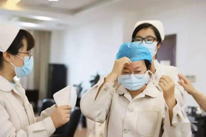 服装|护士换上“秀场款”护士服，太漂亮了