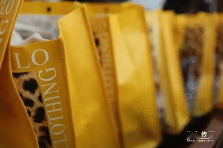 服装|护士换上“秀场款”护士服，太漂亮了