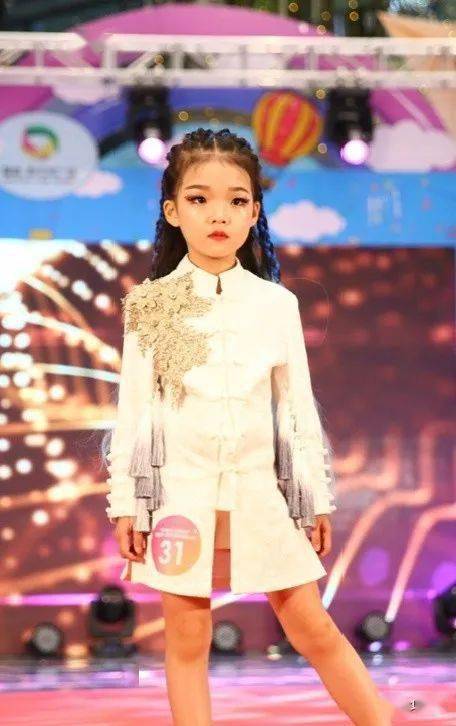 模特走秀视频超模直播 3b16d7922b364a619a77b8867e862acb.jpeg