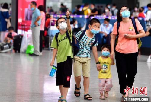 候车|福州：小朋友提前返乡备开学