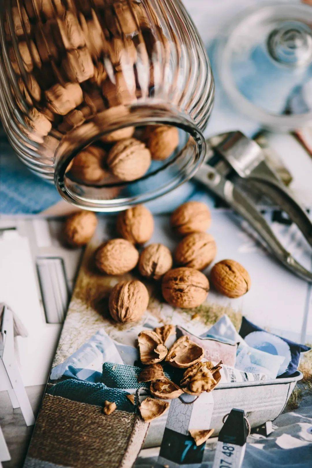 反应|蓝菲红酒小课堂︱开瓶后的红酒能放几天？