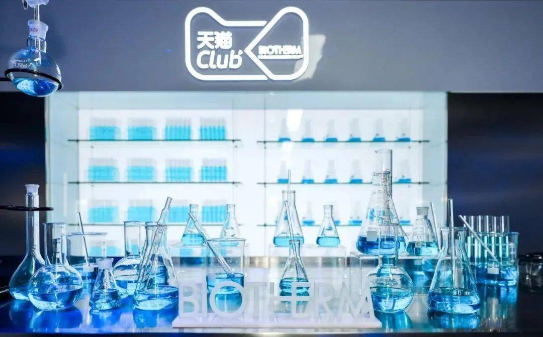 密室|和G.E.M.邓紫棋玩密室有意思，被她安利的小蓝瓶更有意思！