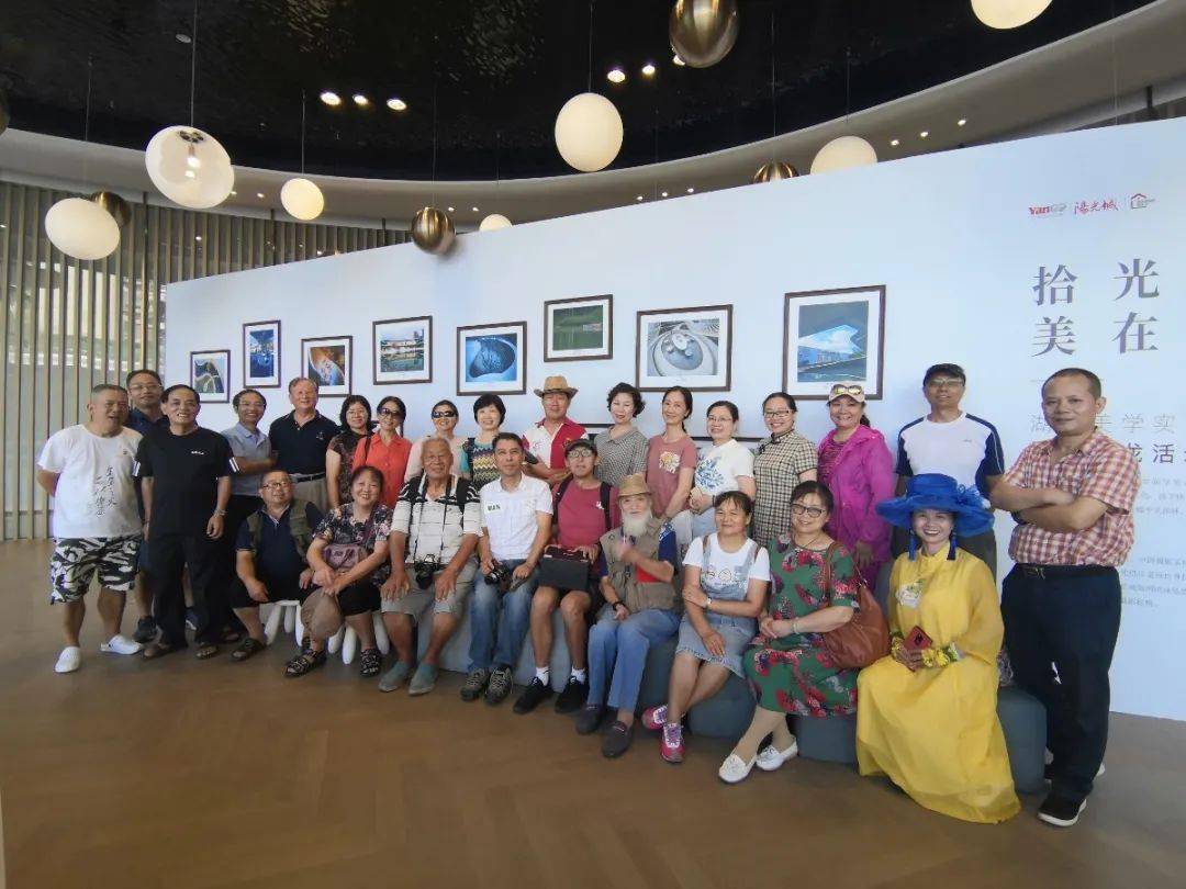 摄影艺术的无限魅力——摄影作品展示在当今社会中的作用与意义