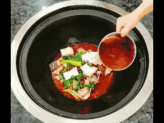 熬汤的方法和配方 d1c680682bec4b7592d21660296a7651.gif