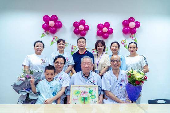 救治|医师节前，20楼坠下奇迹生还的“高空飞娃”来看“恩爷爷”
