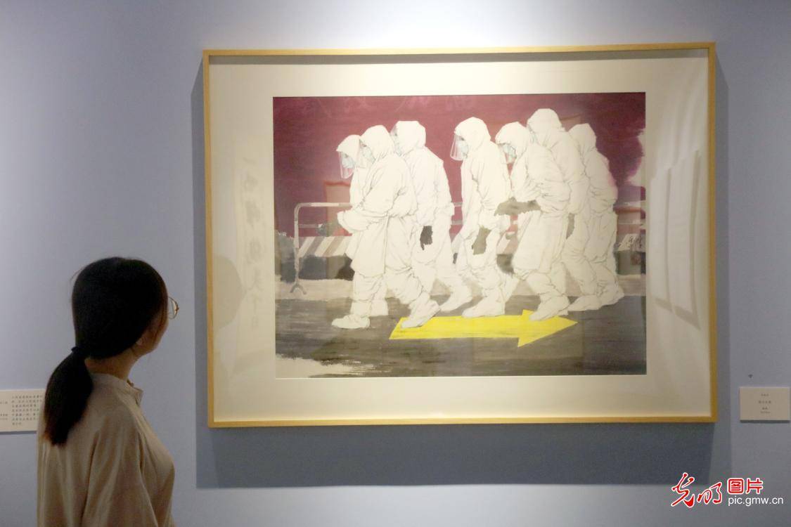 欧宝体育永久娱乐网|
苏州举行抗击疫情艺术作品展(图1)