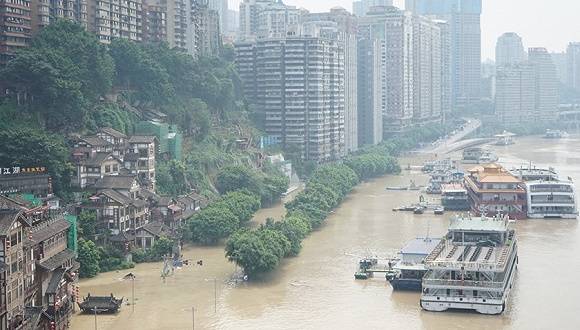 40年来最大洪峰过境重庆 洪崖洞景区暂时关闭 洪水