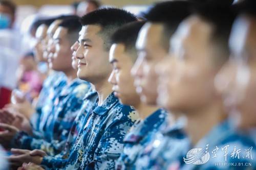空军|这是什么神仙班啊，53名同学成为空军飞行学员！