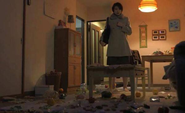 房间|“小姐姐,出门记得关门...”杭州一独居女孩屋内多了张字条,一看监控不寒而栗