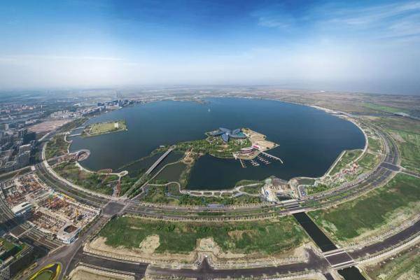 临港新片区一年GDP是多少_一年四季图片