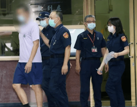 男子吸毒|吸毒成保护符?男子37刀弑母后无罪释放