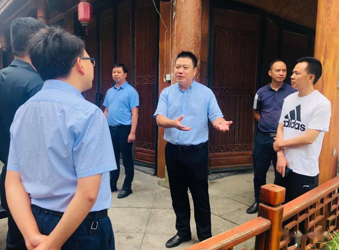 (来源:兴文发布) 8月19日,县委副书记,县长石进率队前往我县苗城印象