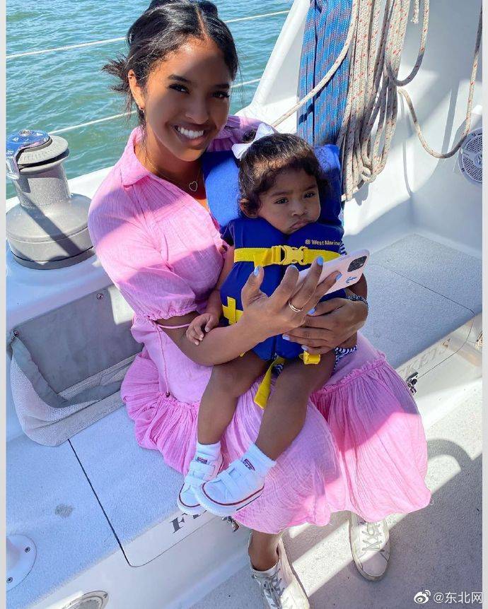 加索尔|科比妻女与加索尔夫妇一同出游