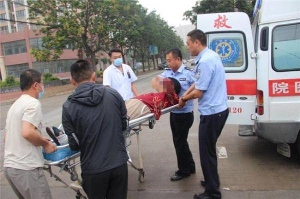 路遇|铜川：交警路遇交通事故 救助伤者暖人心