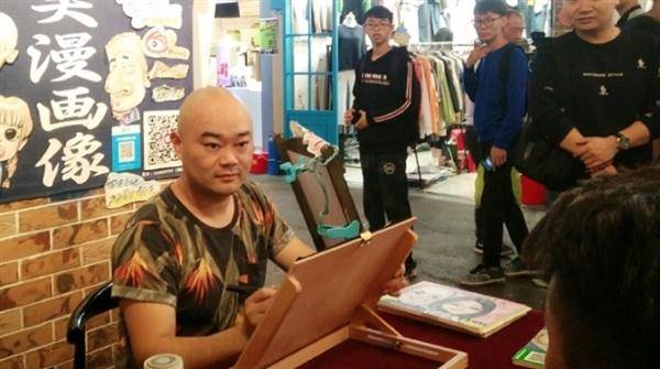 快手|用漫画展现人生百态 在快手取得线上“生意经”