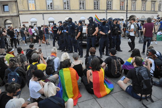 玛格特|托卡尔丘克、阿特伍德等签署公开信，谴责波兰政府压迫性少数群体