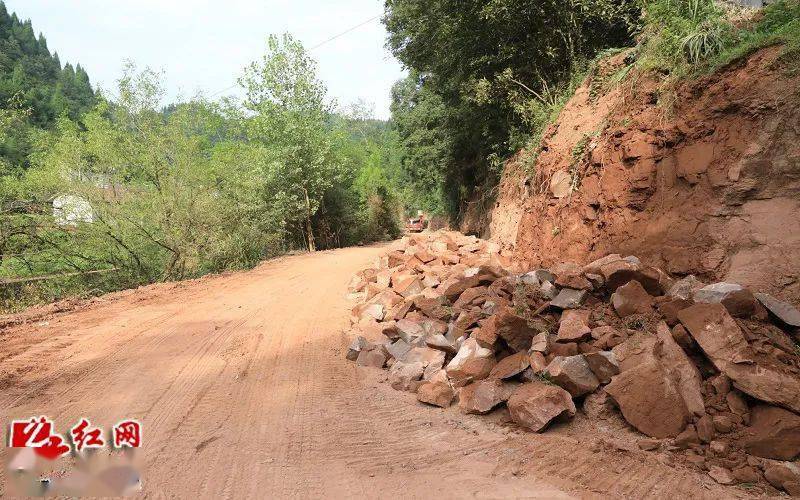 麻阳:高枣乡村旅游公路加快施工 确保年底全面通车