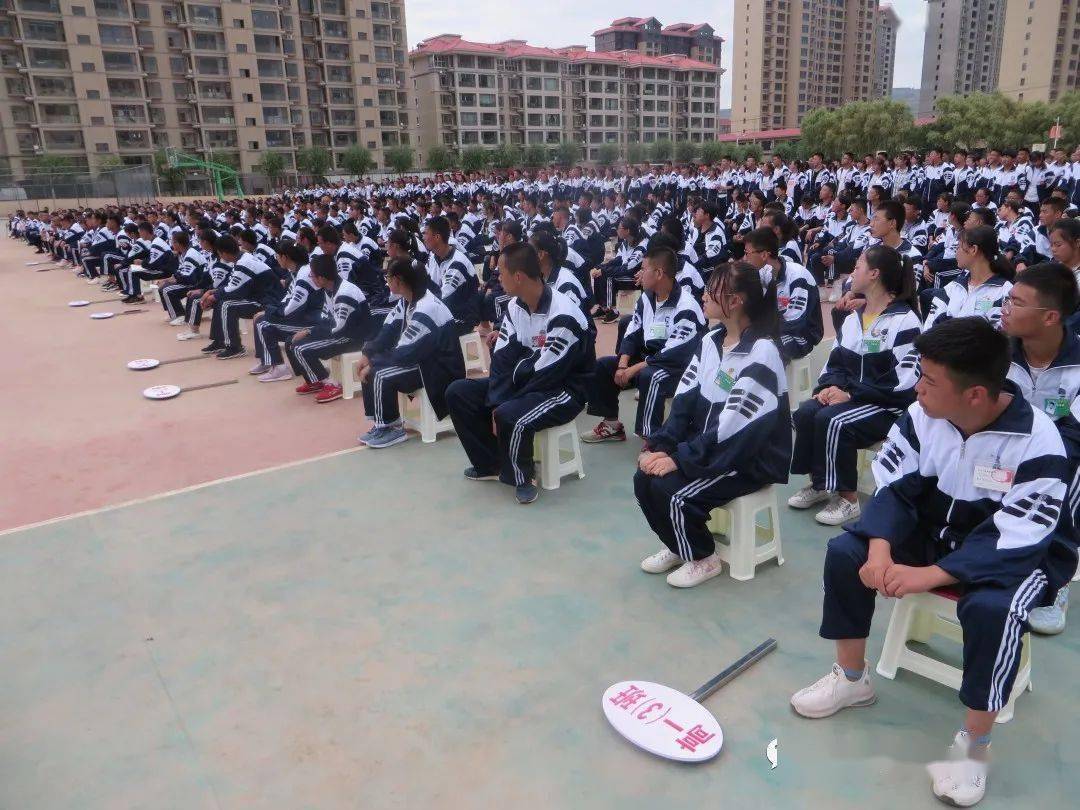 学习急救知识 呵护生命健康——临洮县文峰中学举行应急救护知识培训