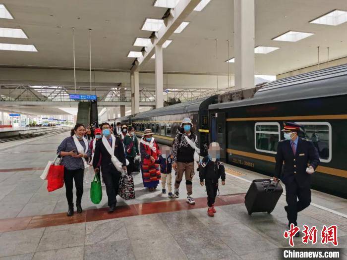 内地|西藏18名先心病患儿乘火车赴内地接受手术治疗