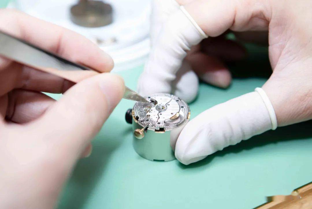 ��һ�¶����� | �߽�ʢʱ�ӱ�ά��ʦ���ں���Ƶ��