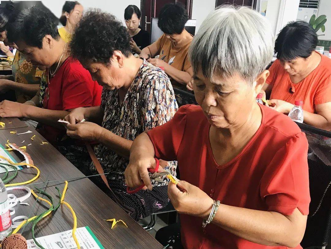 镜湖社区"手剪艺术"手工活动——瓯海公共文化百姓点单惠民进社区