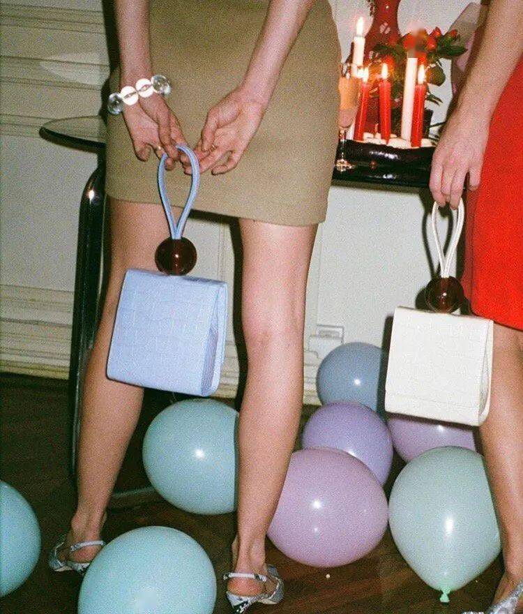 化妆|拔草预警! 网红化妆神器大测评, 最后一个惊呆我......