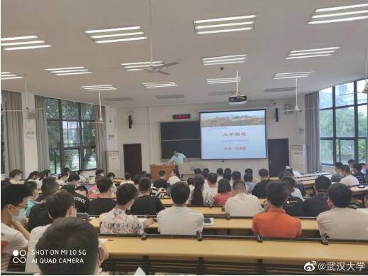 武汉大学|武汉大学读书声再起！女生：看到人山人海想哭