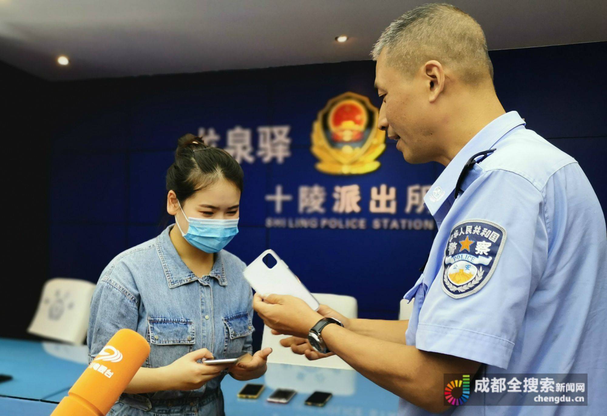 女士|女子手机被盗 定位后发现竟在派出所……