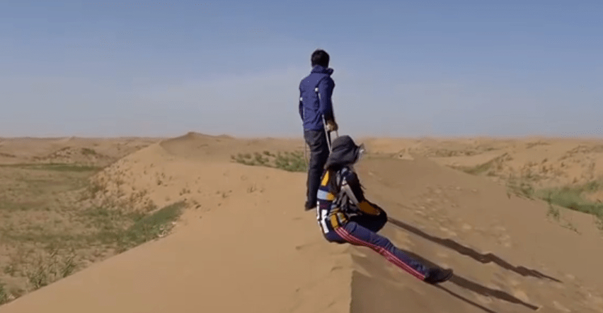 妻子|沙漠里给30万网友种爱情树，这对夫妻火了！