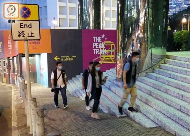 调查|美国驻港澳总领事馆一美籍职员街头被打，嫌犯逃走后被捕