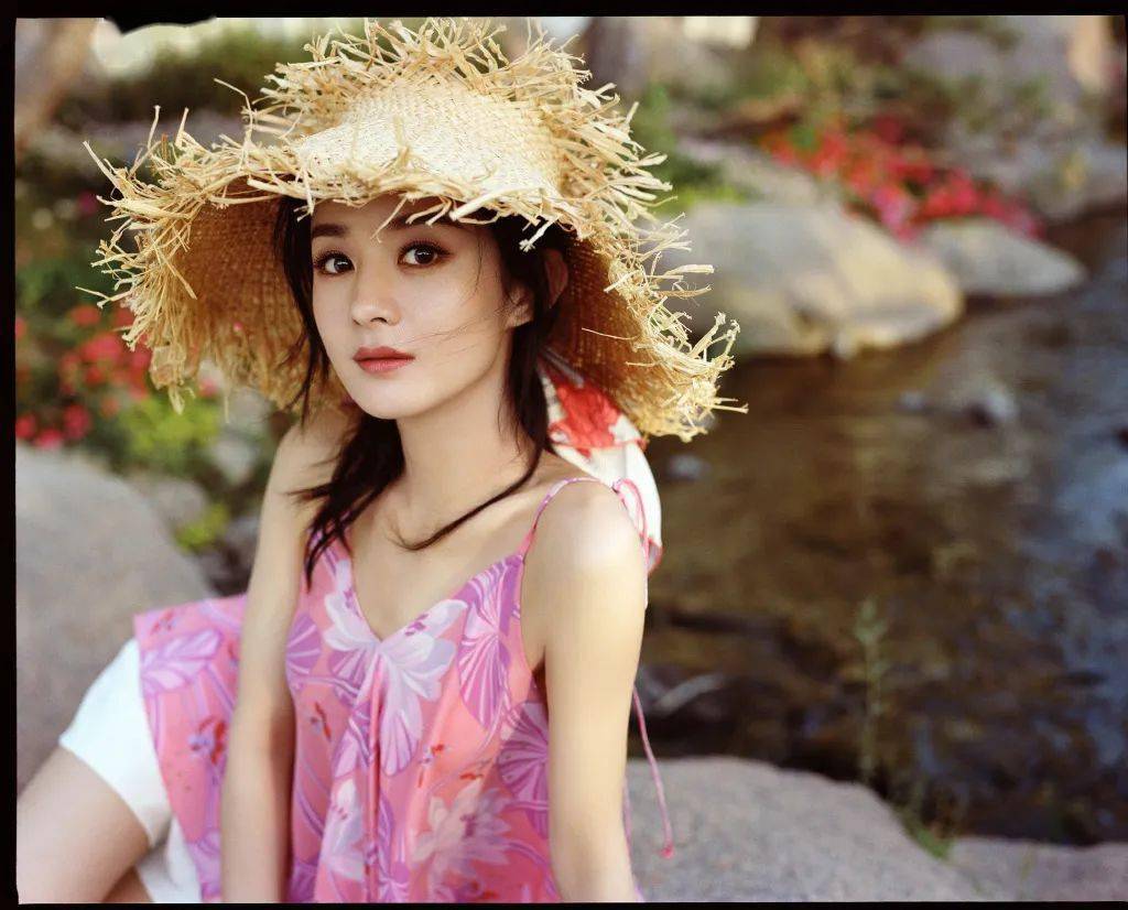 小飒|看完赵丽颖的化妆台我终于能买得起她的同款了！