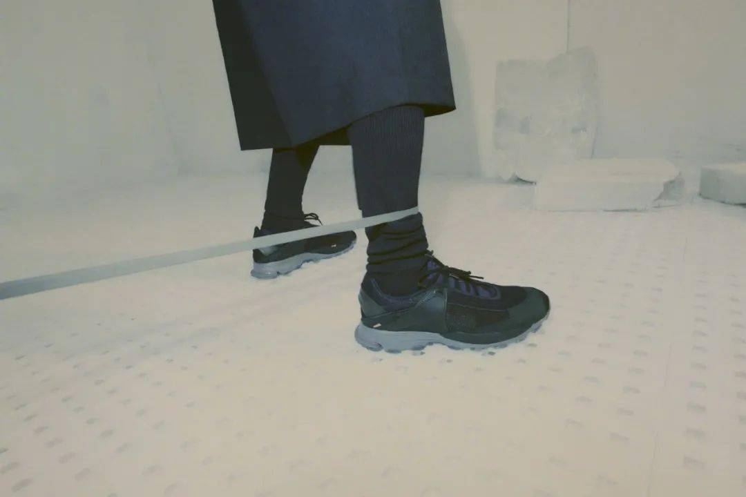 Bondi|不知道买什么的时候，就买黑色球鞋吧！