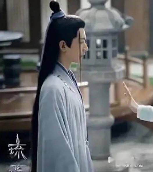 差异|虽然承认整容了，但这前后差异也太大了…