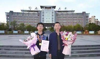 通山县有多少人口_通山县人民医院照片(2)