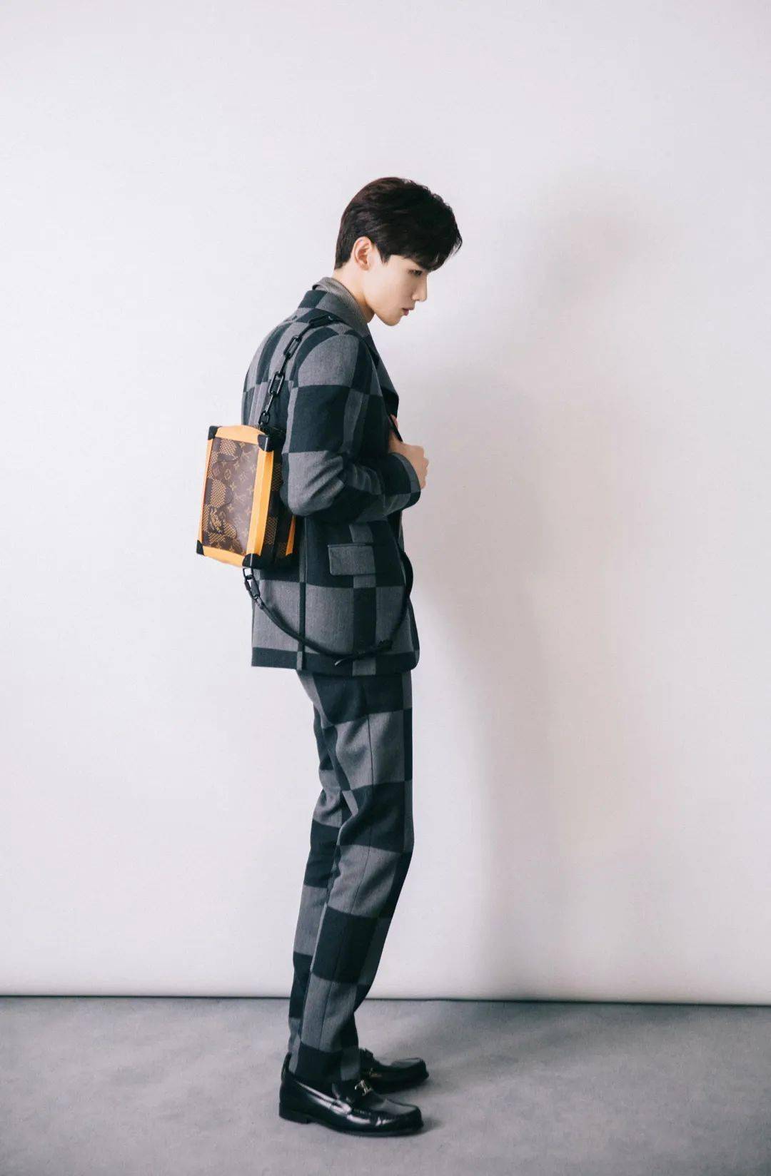 人人|半个娱乐圈都在穿！人人苦等的 LV 联名终于来了！想抢到只要一招！