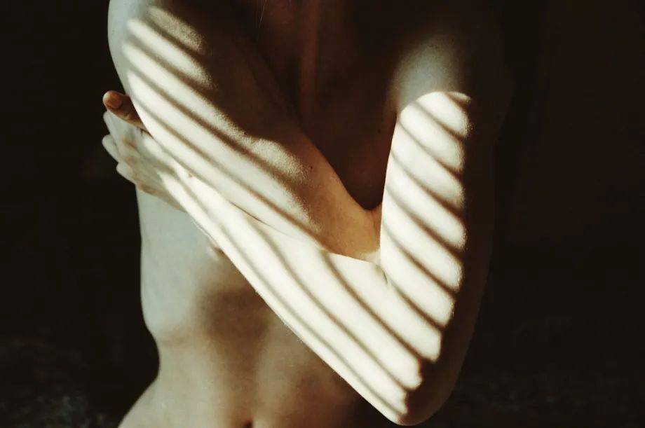 小肚子|2020女性体重标准表曝光，病态审美有多可怕！