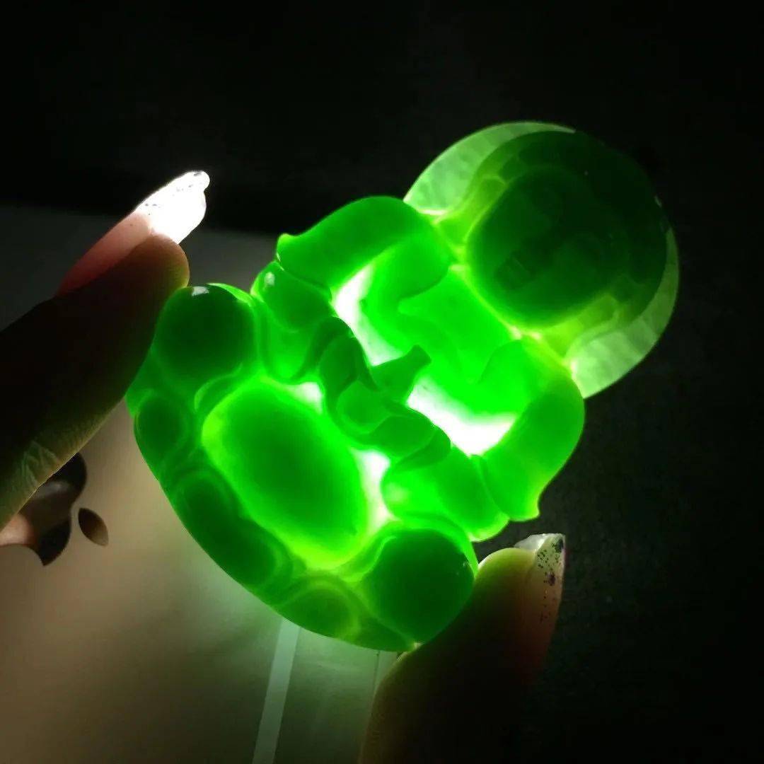 珠宝|红宝石为什么备受瞩目，用美貌迷惑人间的红宝石！