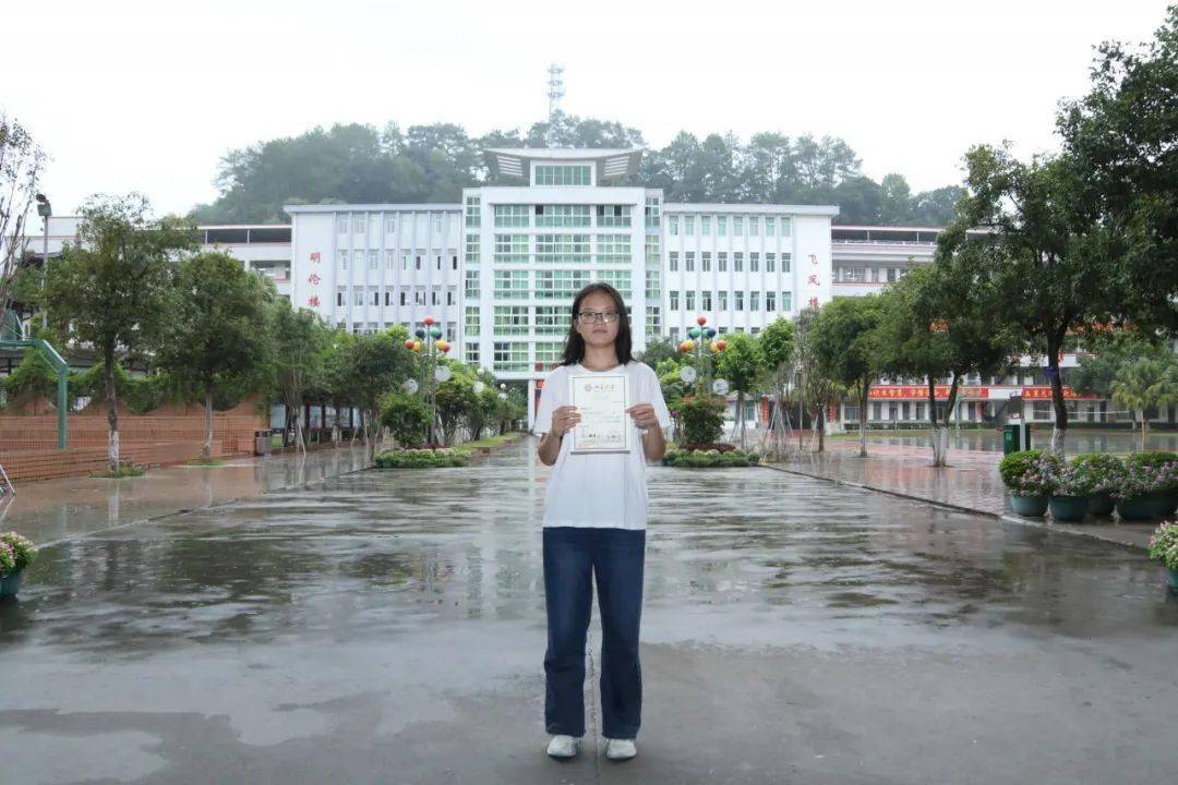 大田一中杨欣同学的北大录取通知书,送到了!