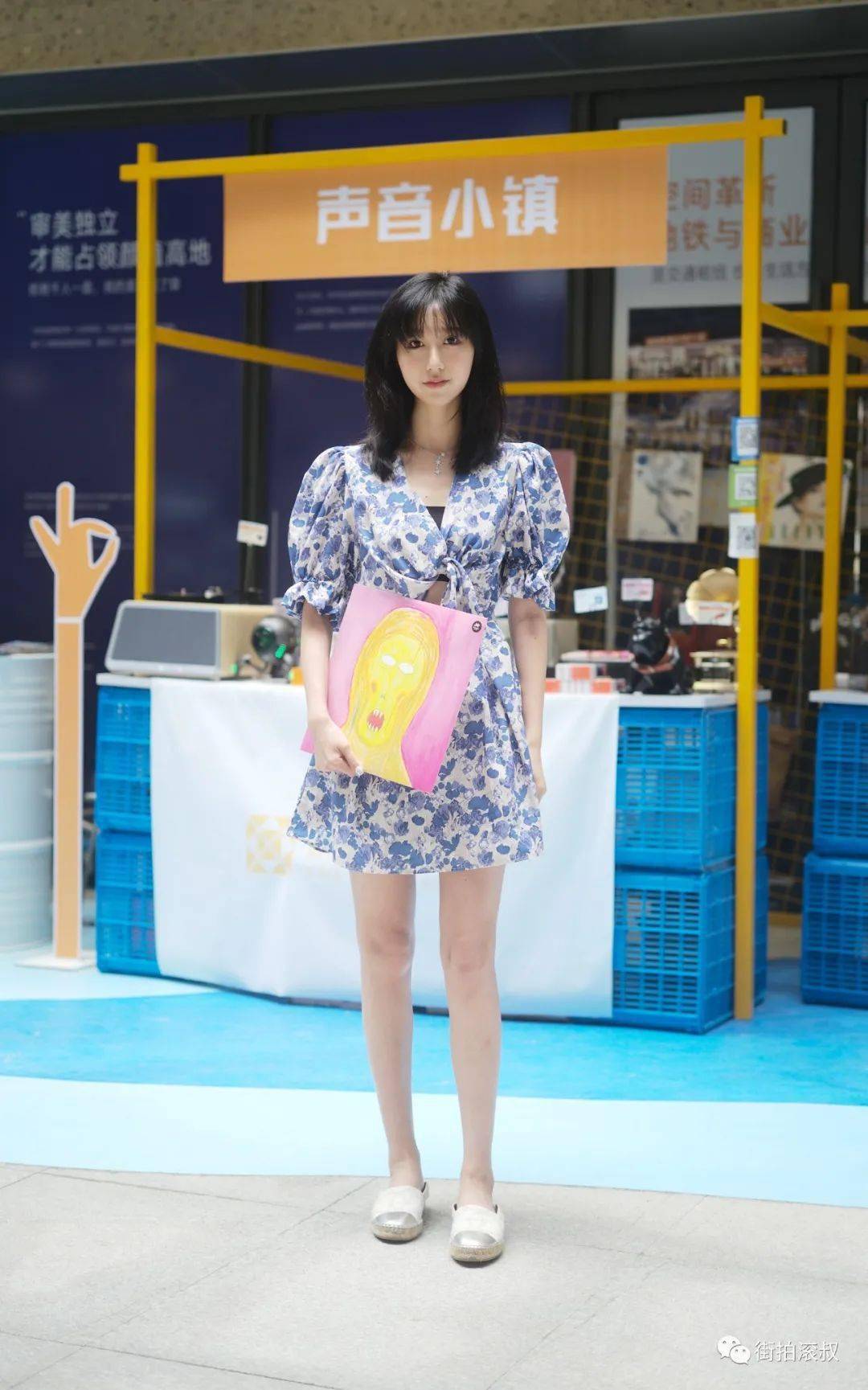 项目|【滚叔街拍】炎夏的炙热渐退，短裙的魅力依旧