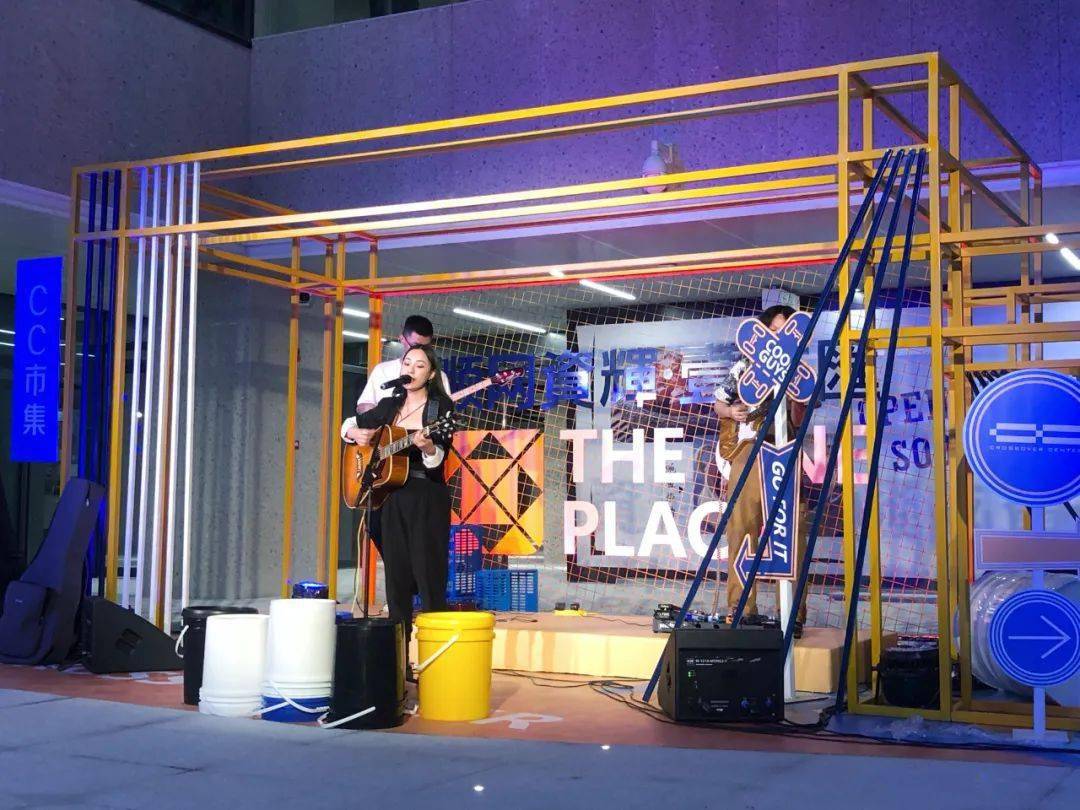 项目|【滚叔街拍】炎夏的炙热渐退，短裙的魅力依旧