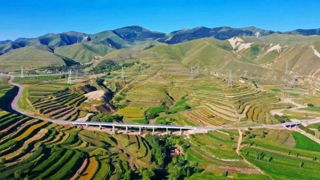 小编给大家推荐几条绝美公路load重要的是沿途的风景人生重要的不是