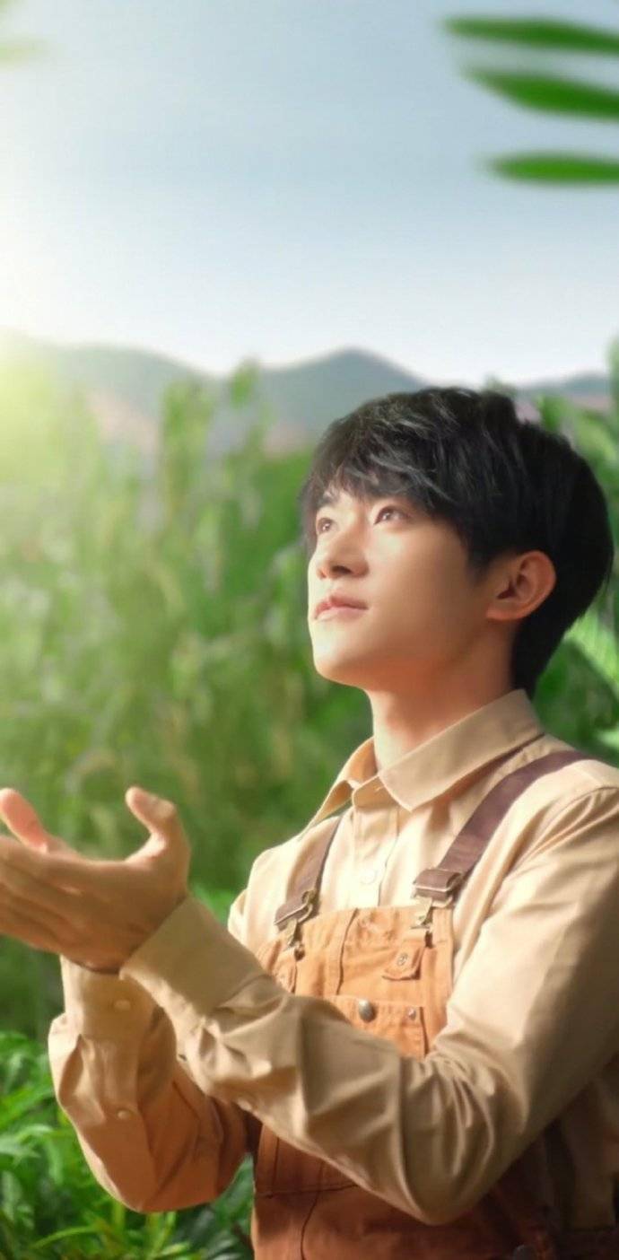 易烊千玺的视频小时候 87d03147e96f4366bdb508b2d25c9680.jpeg