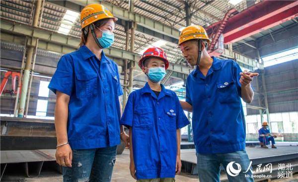 文钟识|农民工子女走入工地与父母共迎新学期