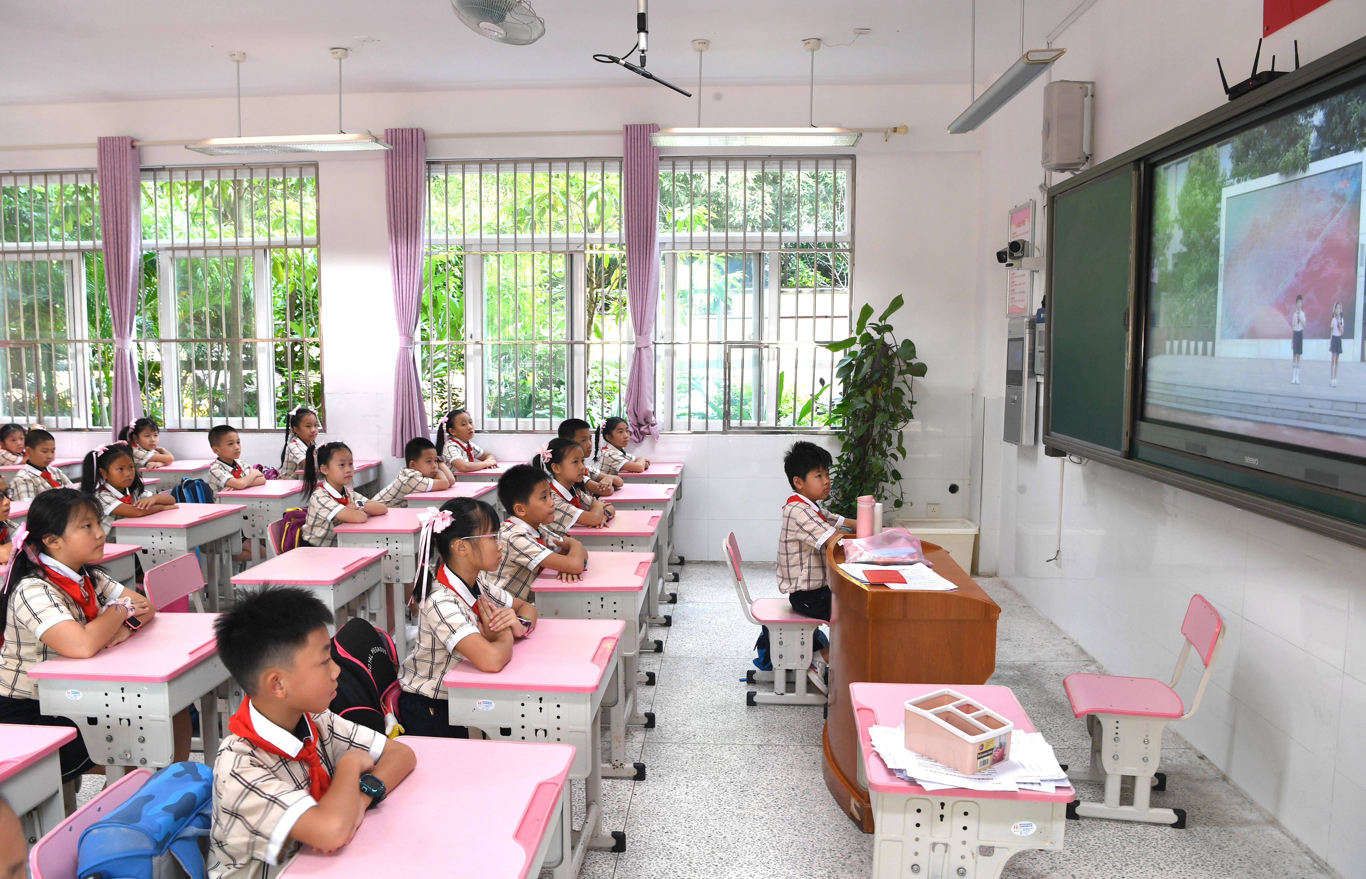 外来人口可以在三亚读小学吗_三亚风景图片(3)