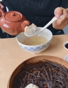 搞笑GIF:这是我见过最霸气的改装车