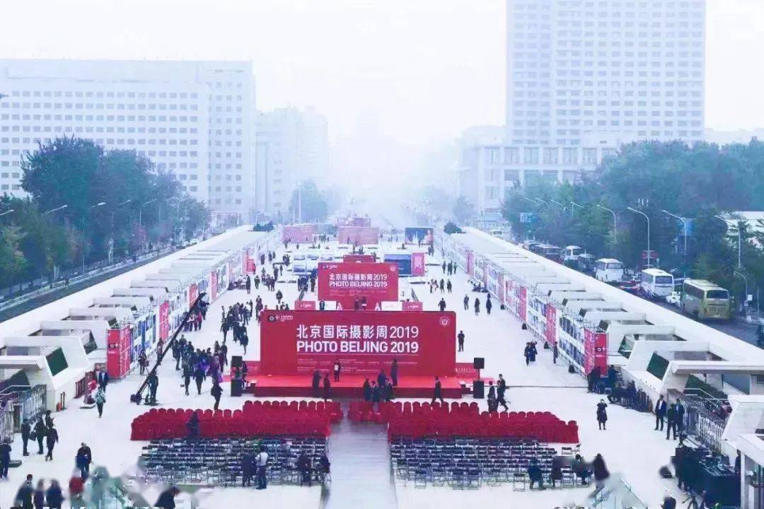 北京国际摄影周2020：镜头下的狂欢盛英皇体育官网宴(图1)