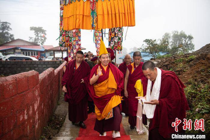 何蓬磊|在喜马拉雅山脉南麓墨脱，班禅与茶场负责人的一场对话