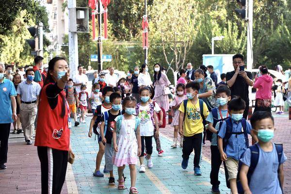 马绍|你好，新学期！郑州市中小学生迎来开学第一天